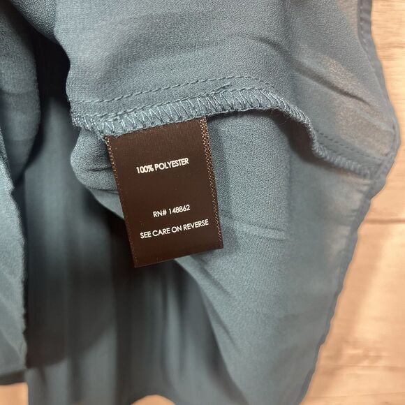 Torrid womens blue pleated tank top blouse size 0 lightweight flowy - Picture 3 of 5